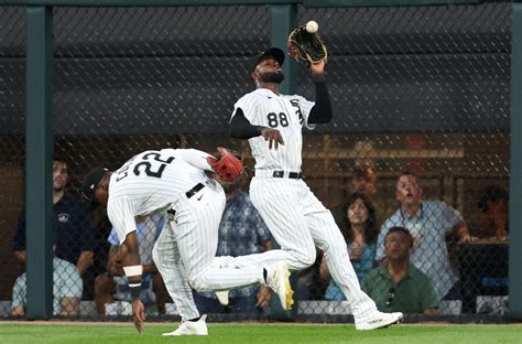 Chicago White Sox CF Luis Robert Jr. won a Gold Glove in 2020. Why he says he’s better defensively this season.